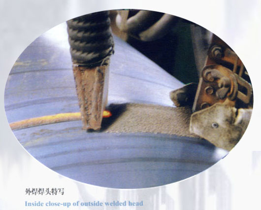 外焊焊头特写-螺旋钢管制造主要工艺流程及特点